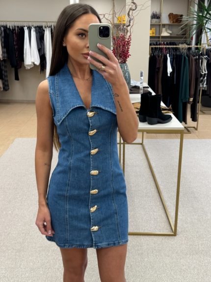 Džinsinis sarafanas su dekoratyvinėmis sagomis