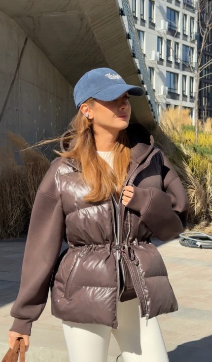 Šokolado ruda pūko liemenė reguliuojamu liemeniu