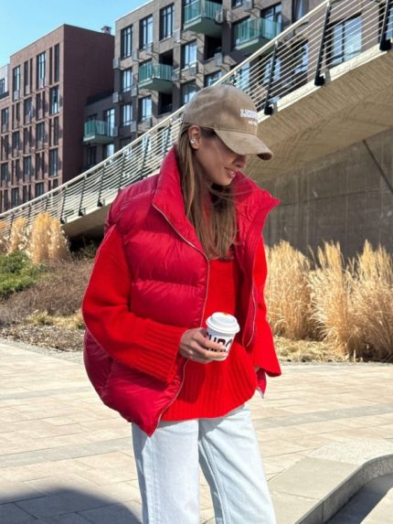 Stilinga pūkinė raudona liemenė