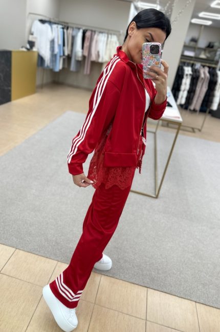 Išskirtinis raudonas Vicolo laisvalaikio kostiumėlis su nėriniais