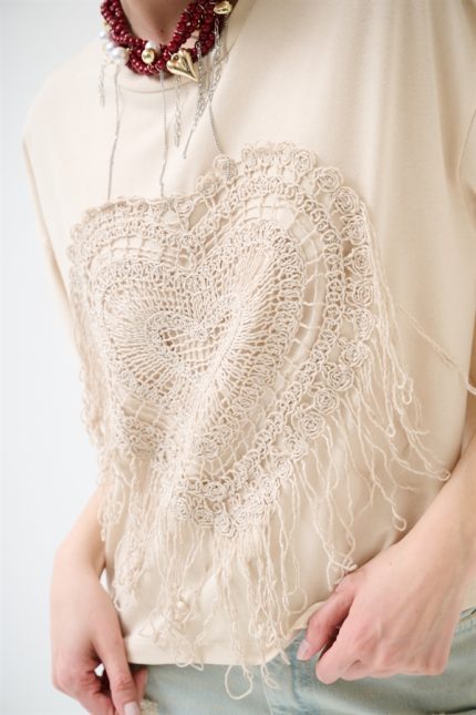 Marškinėliai „Macramé Heart“ – smėlio spalvos
