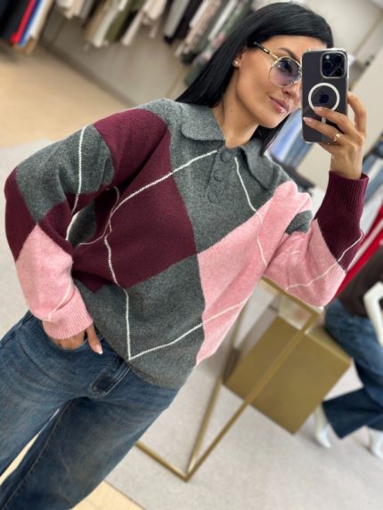 Oversized pilkas megztinis su klasikiniu rombų raštu
